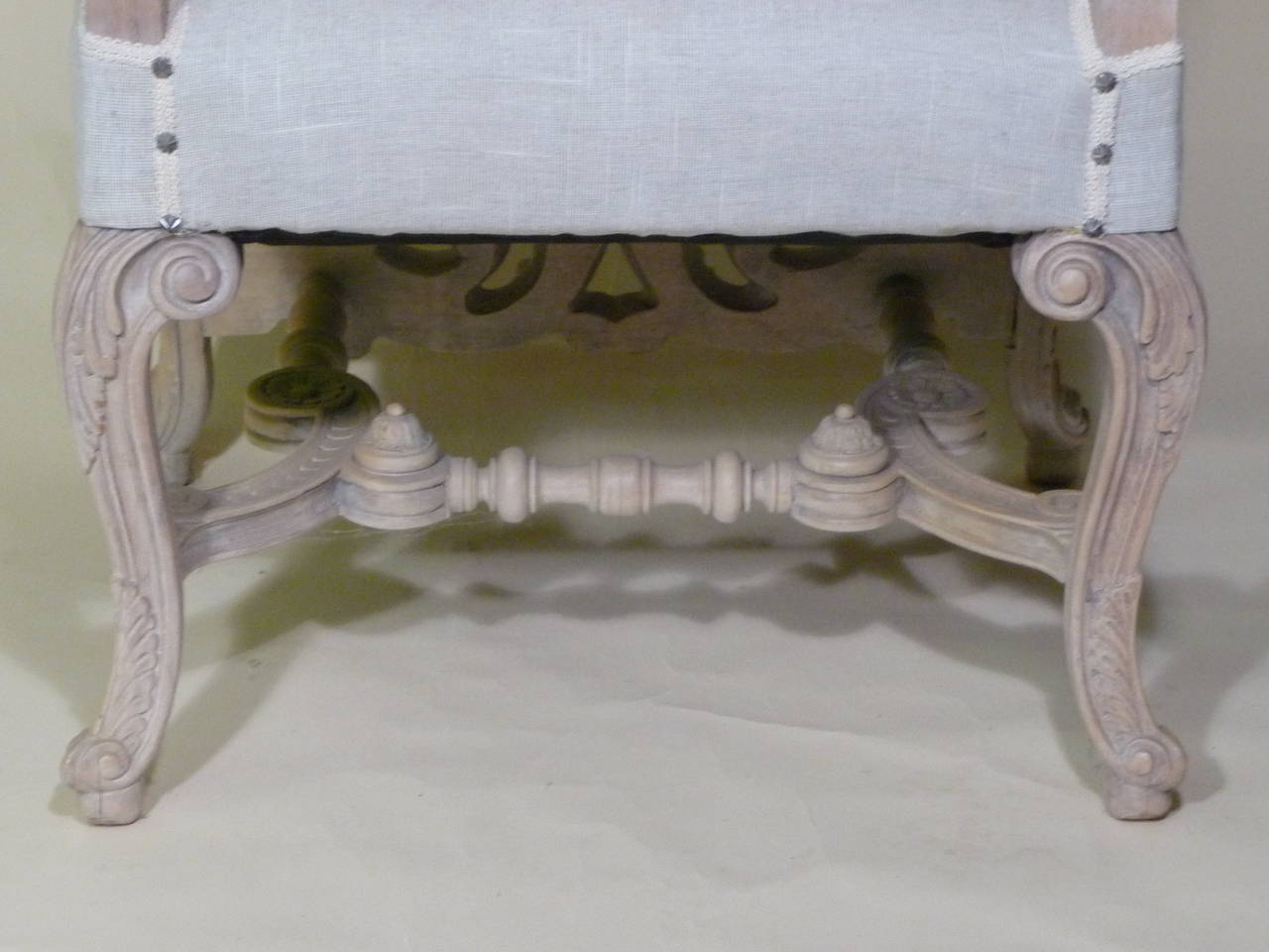 19th Century Highly Carved BaroquenThrone Armchair Bleached with Linen Upholster For Sale 4