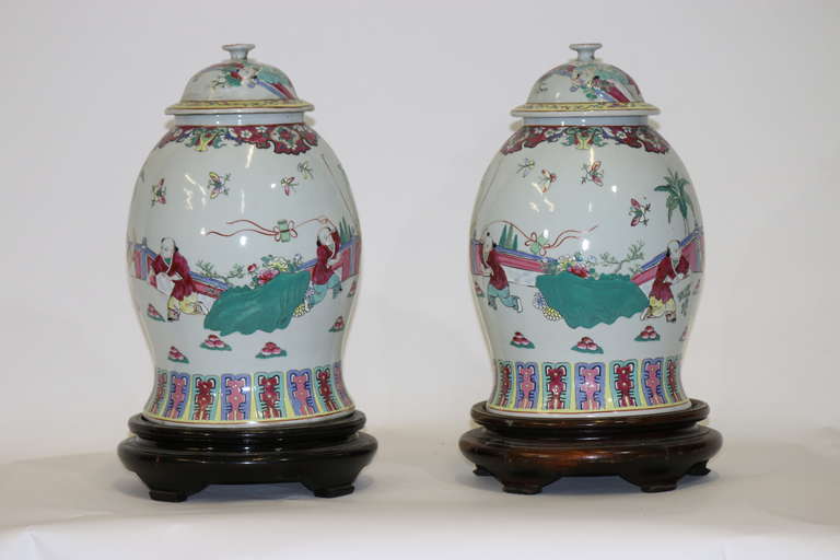 Hand-Painted Pair of Large Impressive Chinese Baluster Jars with Covers, circa 1880 For Sale