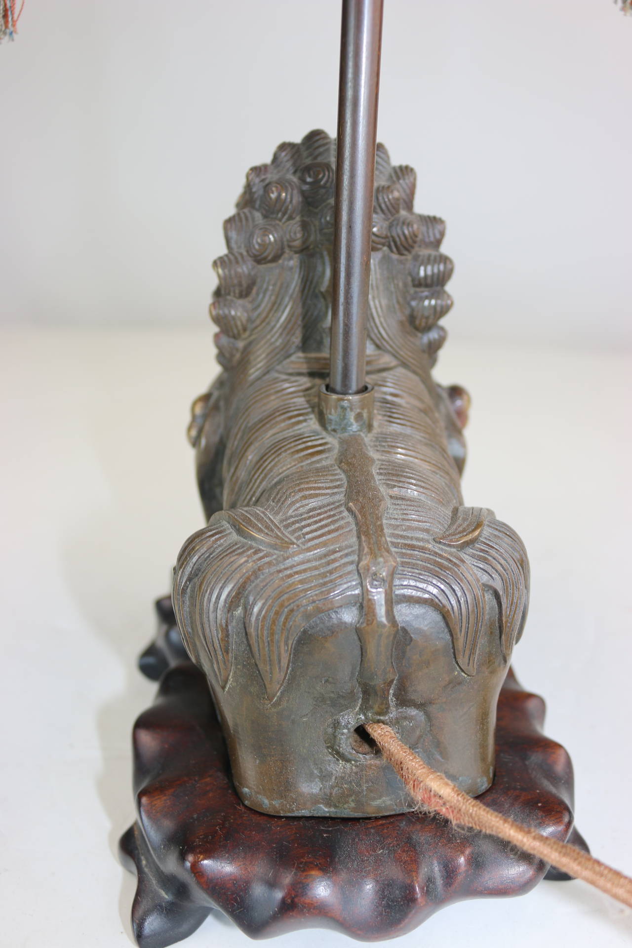 20th Century Rare 1920s Chinoiserie Table Lamp- Tasseled Pagoda Shade- Exotic Foo Dog Base For Sale