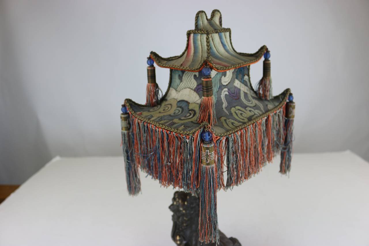 Hand-Carved Rare 1920s Chinoiserie Table Lamp- Tasseled Pagoda Shade- Exotic Foo Dog Base For Sale