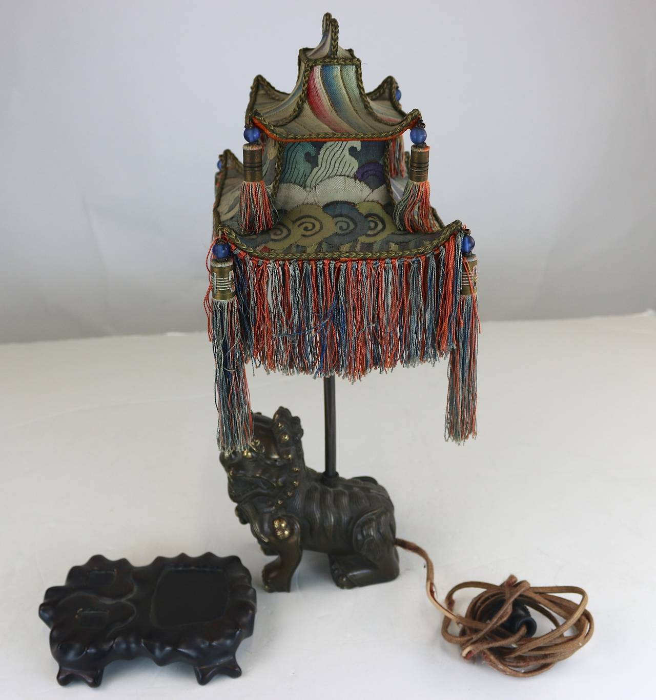 20th Century Rare 1920s Chinoiserie Table Lamp- Tasseled Pagoda Shade- Exotic Foo Dog Base For Sale