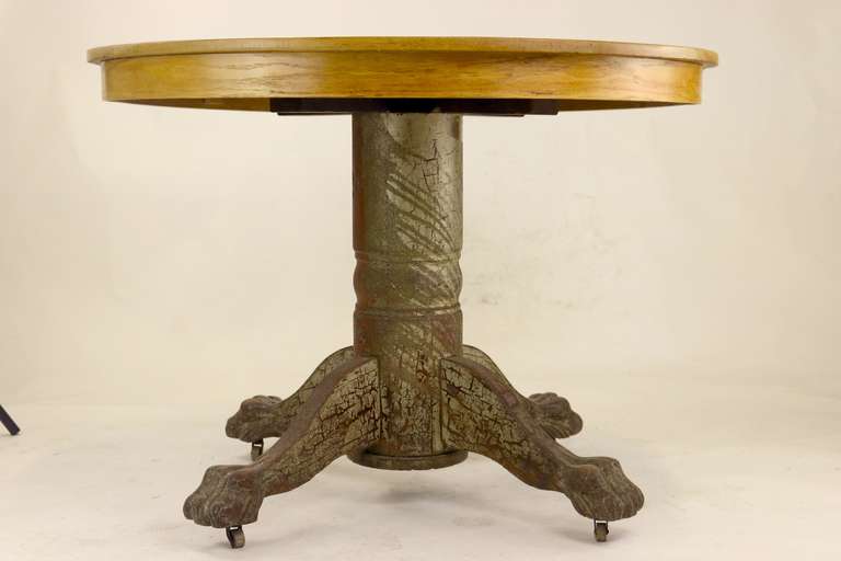 American Classic Oak Round Ball Claw Dining Extension Table, circa 1890 In Good Condition For Sale In West Palm Beach, FL