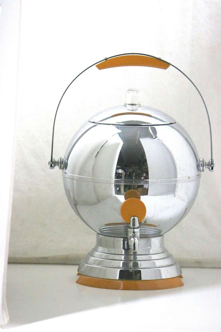 American Art Deco ‘Chromolux’ Coffee Urn with Bakelite Details For Sale