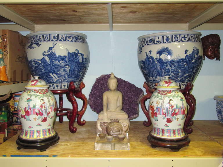 Pair of Large Impressive Chinese Baluster Jars with Covers, circa 1880 In Good Condition For Sale In West Palm Beach, FL