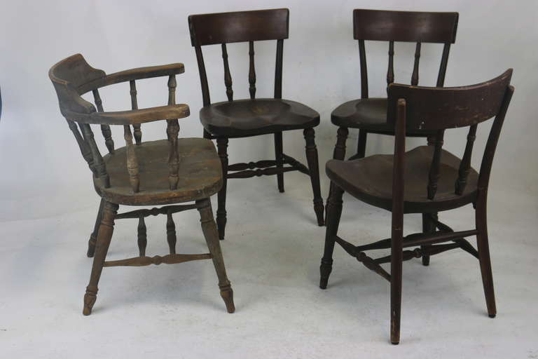 19th century a wonderful set of FIVE Windsor captain’s chairs. One arm-four side chairs, with classic details turned spindle back rails, arm rails, cross slats, hand-carved beautiful curvature in the seat, nicely turned legs, American label-Thonet