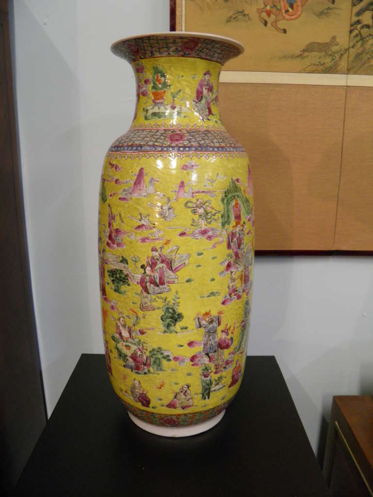 Massive Imperial Style Palatial Yellow Chinese Porcelain Vases 19th century In Excellent Condition For Sale In West Palm Beach, FL
