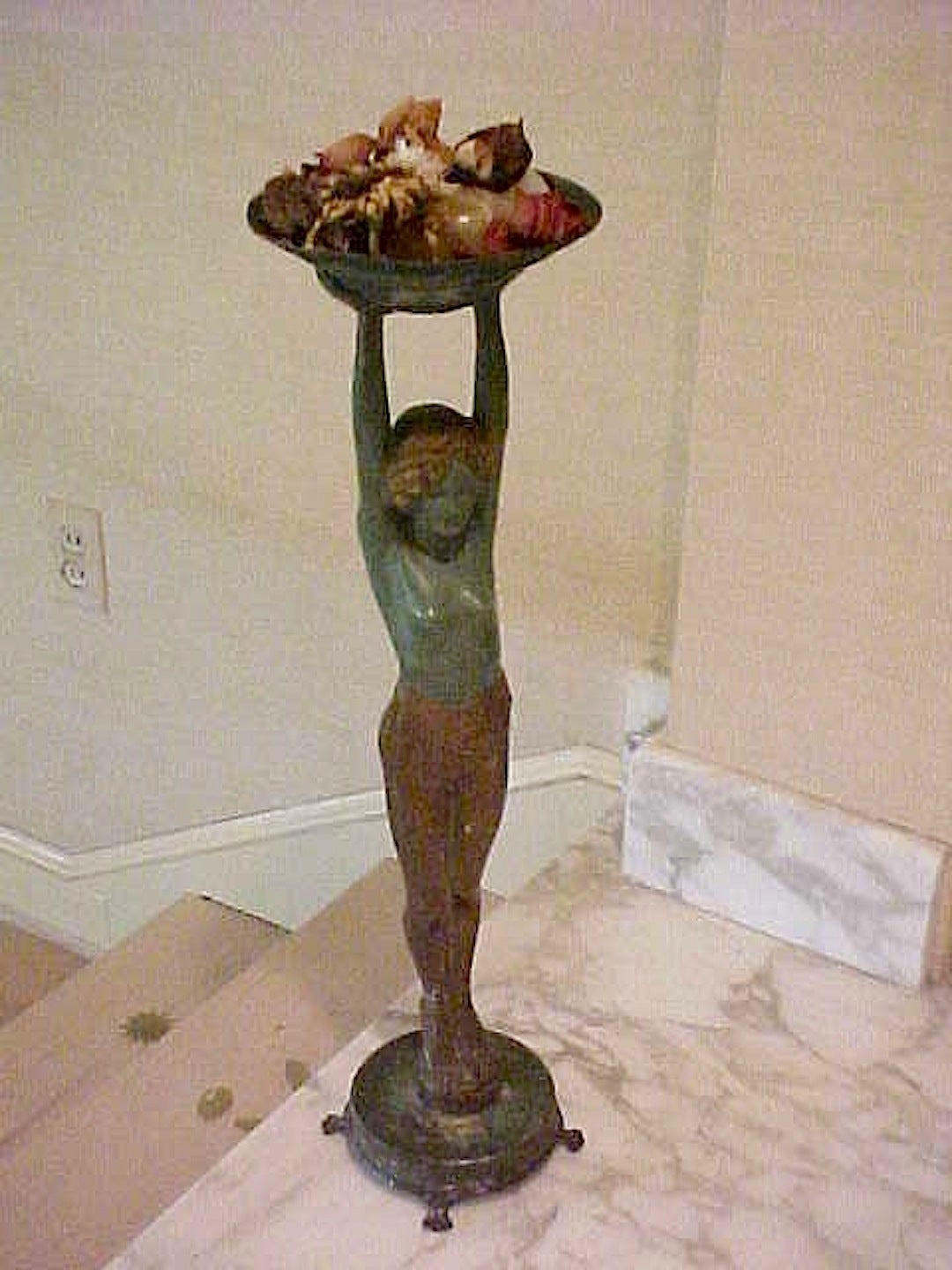 Art Deco Lady Statue in the Manner of Max Le Verrier by Everlite N.Y., 1930 For Sale 2