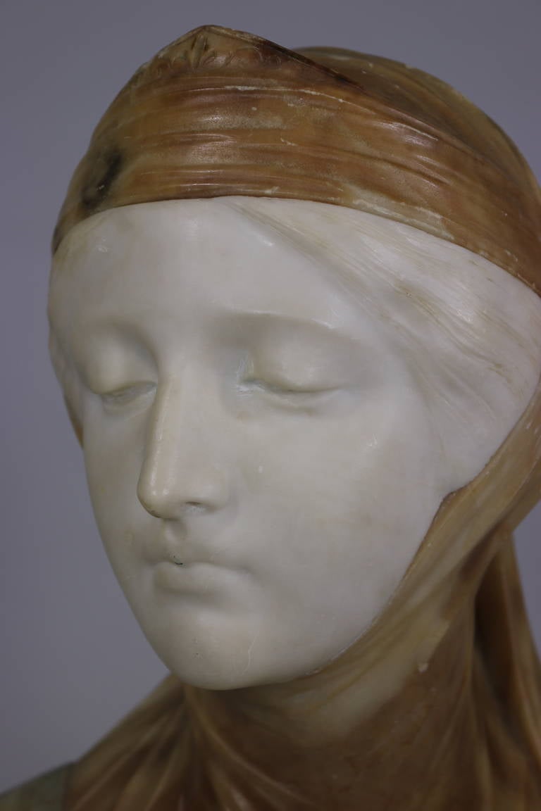 19th Century Italian Bust of Dante’s Beatrice Marble and Alabaster For Sale 1