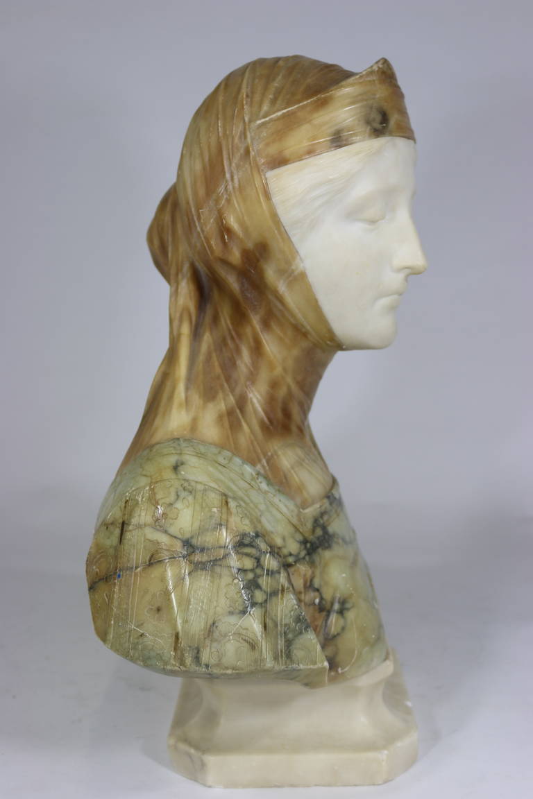 19th Century Italian Bust of Dante’s Beatrice Marble and Alabaster For Sale 4