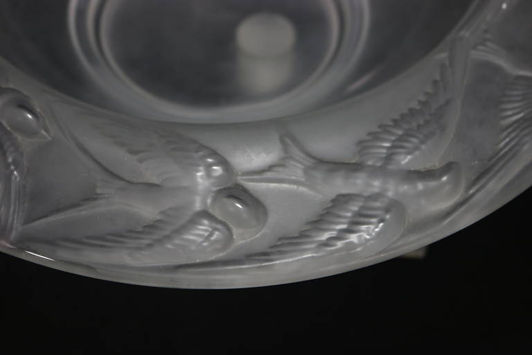 French Beautiful Lalique Style Large Crystal Bowl with Flying Swallows in High Relief For Sale