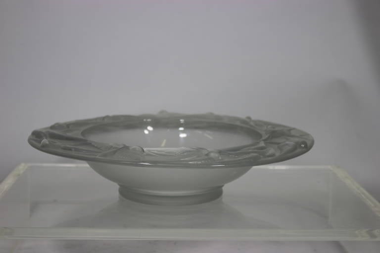 Beautiful Lalique Style Large Crystal Bowl with Flying Swallows in High Relief In Excellent Condition For Sale In West Palm Beach, FL