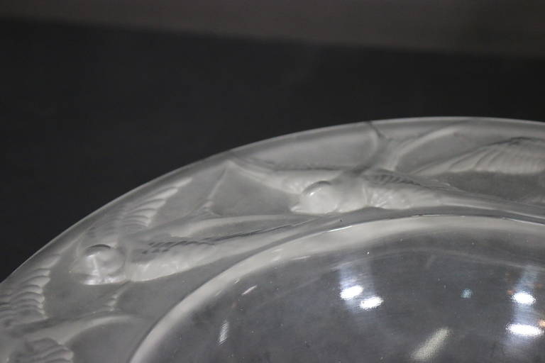Mid-20th Century Beautiful Lalique Style Large Crystal Bowl with Flying Swallows in High Relief For Sale