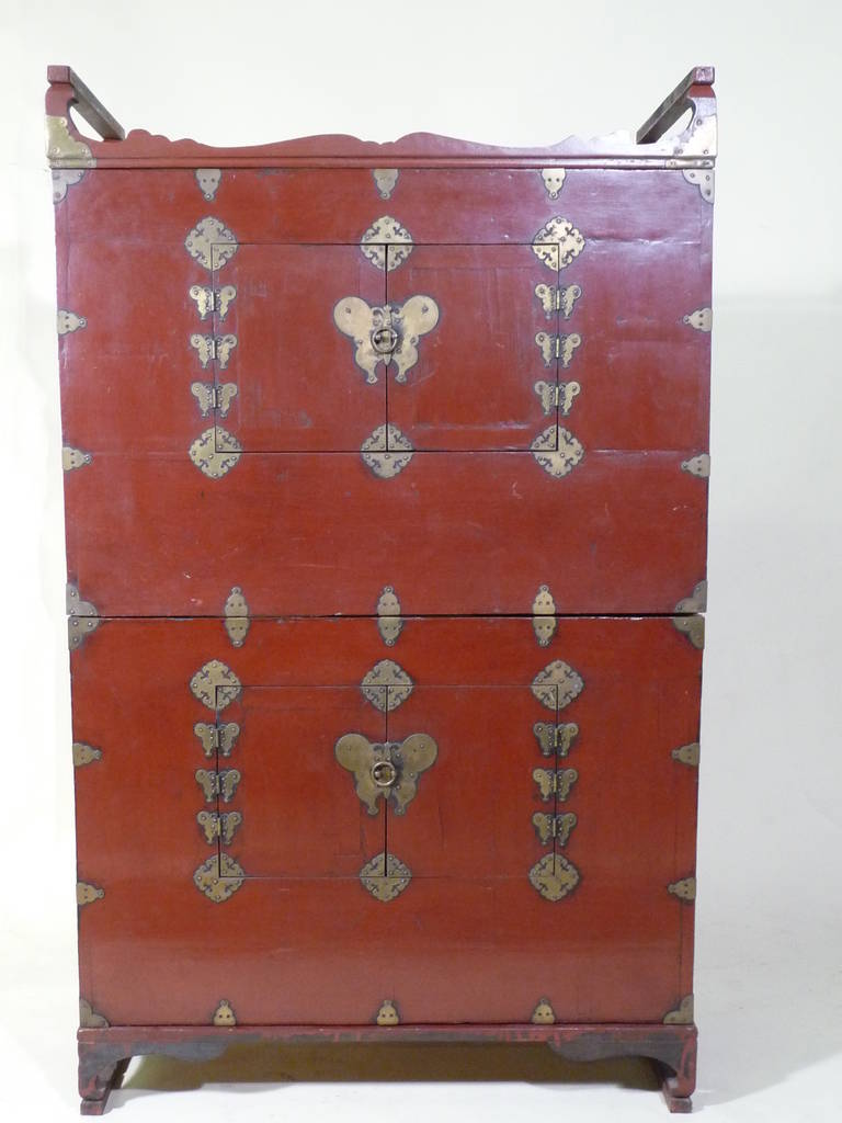 18th Century Pair of Stackable Red Lacquer Korean Chests on Stands In Good Condition For Sale In West Palm Beach, FL