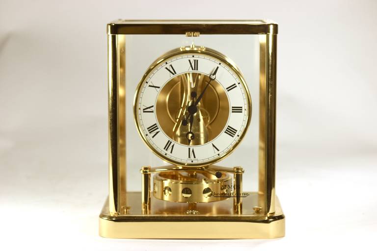 Vergoldete Vintage-Atmos-Uhr von Jaeger- LeCoultre mit Provenienz (Schweizerisch) im Angebot