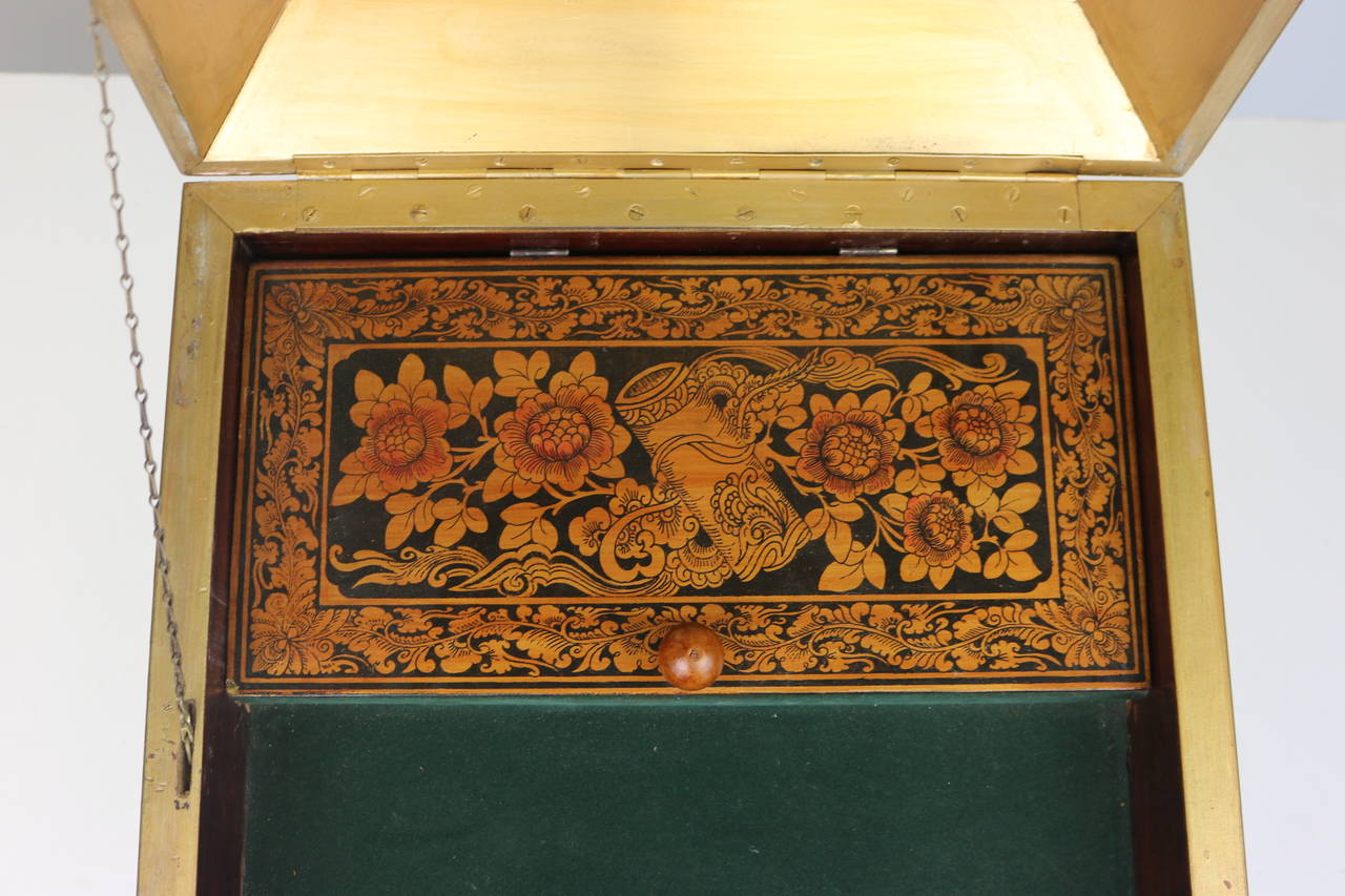 19th Century Large Chinoiserie Penwork Box Table Chest w. Mother-of-Pearl Inlay For Sale 2