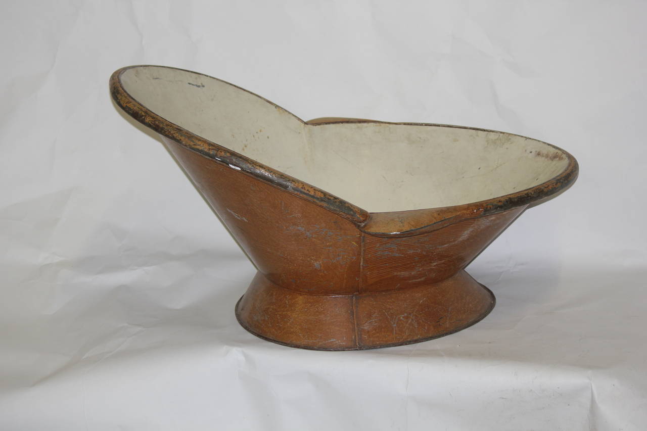 Faux Bois Hip Bath Tub with Faux Wood Painted Finish with Provenance, circa 1895 For Sale