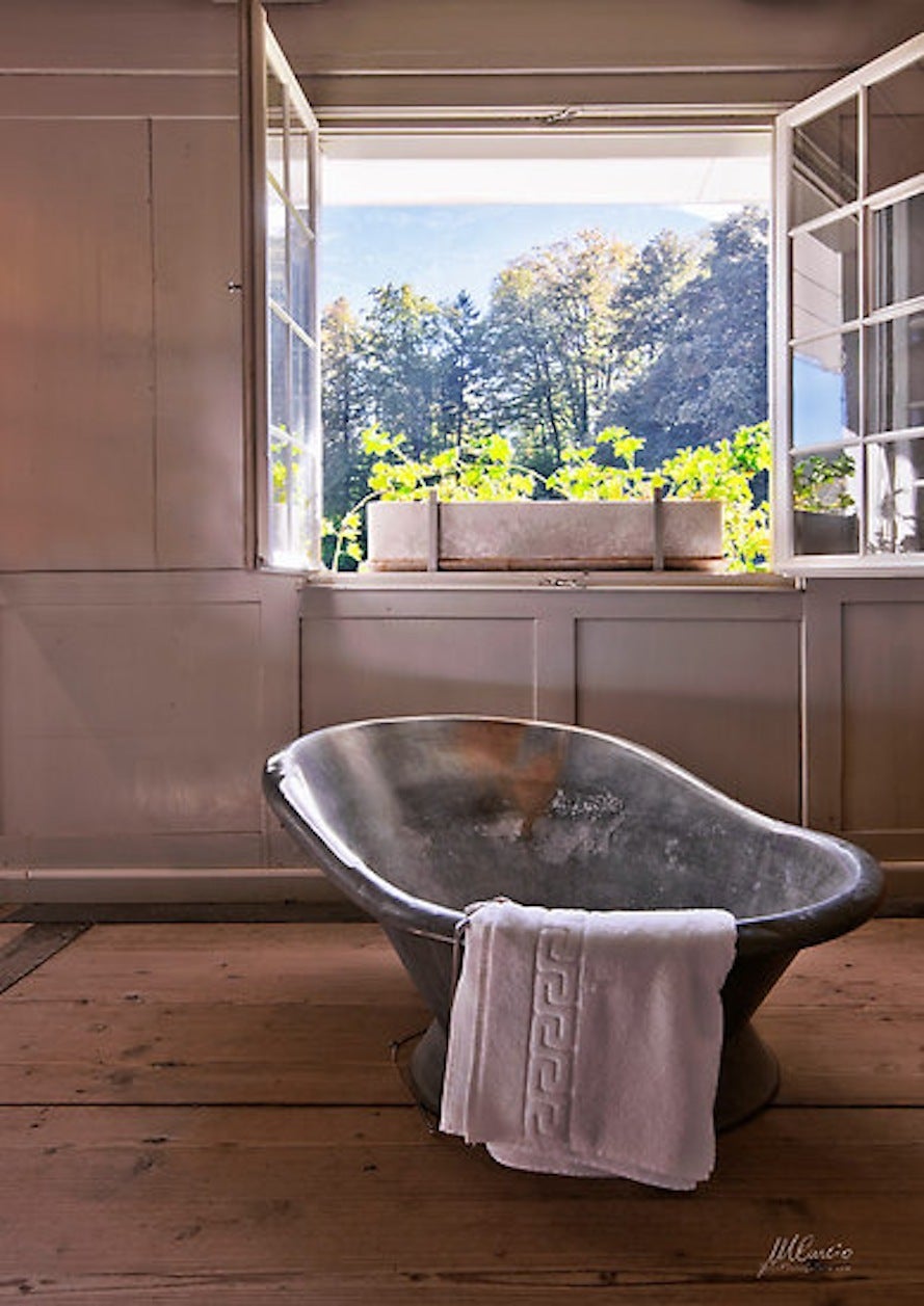 Have fun with this hip bath!!
19th century, circa 1895 metal hip bath tub or lounge with distressed faux wood painted exterior and off white painted interior, shabby chic with paint losses.
Can you see butch cassidy sitting in here smoking a