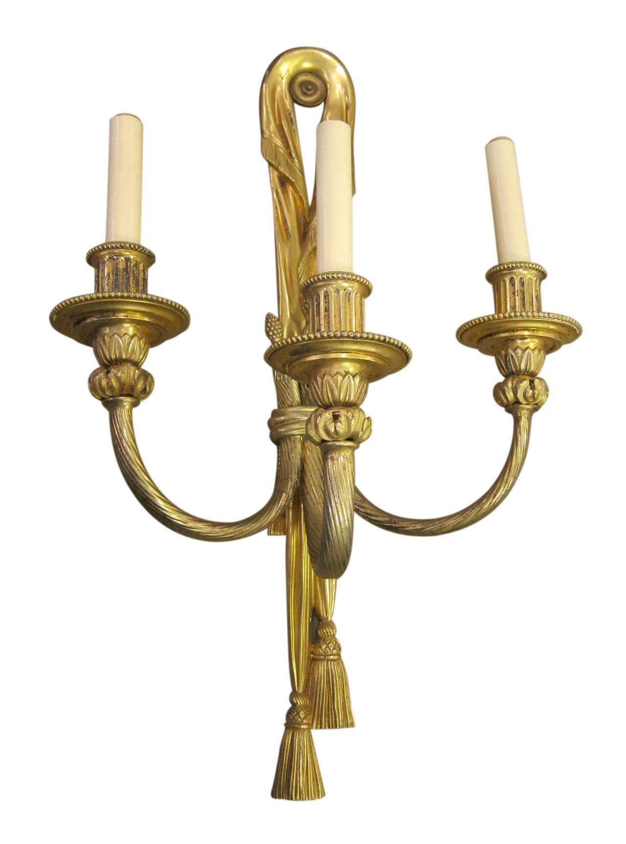 Pair of French sconces fashioned out of gilt bronze from the 1900s. Cleaned and rewired. Please note, this item is located in one of our NYC locations.