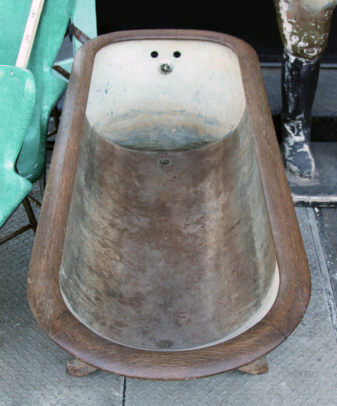Late 1800s Zinc and Cast Iron Bathtub with Oak Trim from Lowa In Good Condition In New York, NY