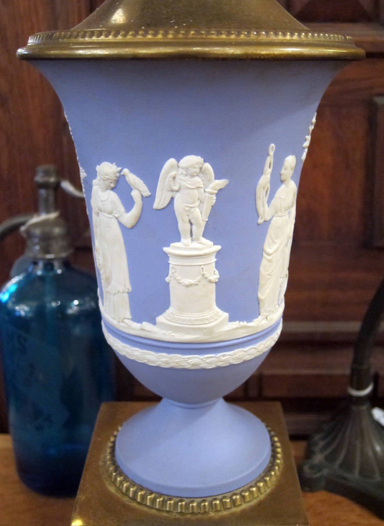 1920s Pair of English Made Wedgewood Table Lamps with Cut Crystal Bases In Excellent Condition In New York, NY