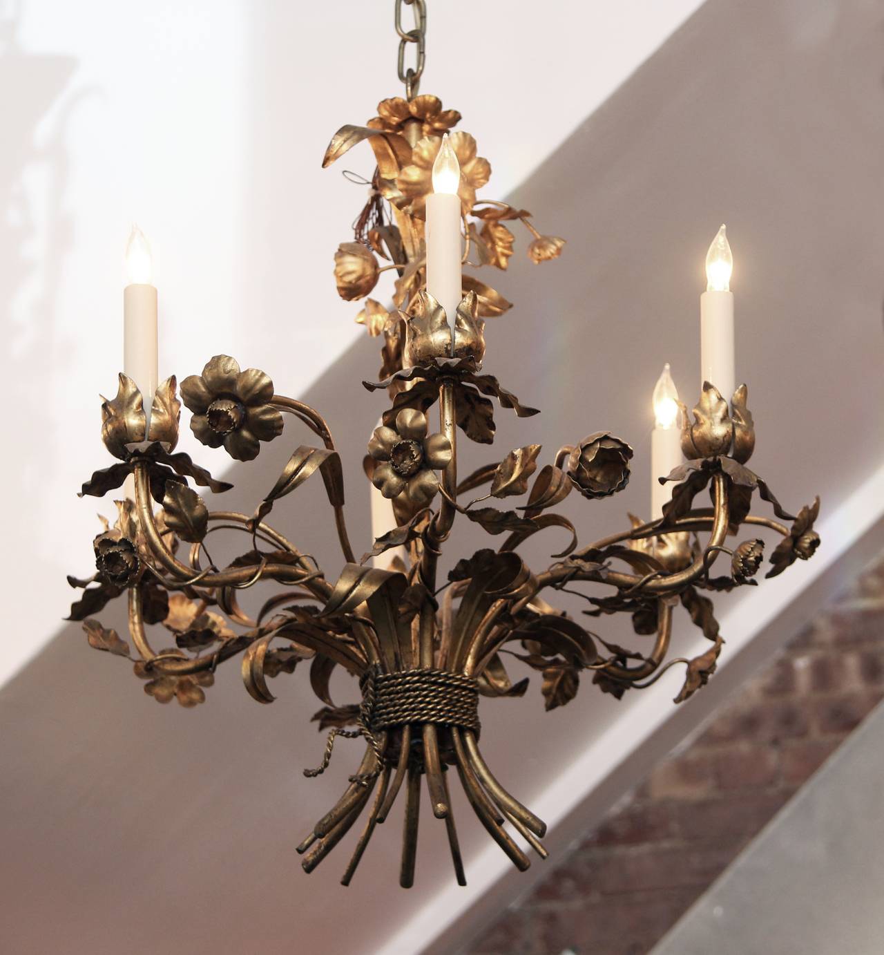 1950s Italian Gilt Metal Floral Six-Light Chandelier with Wheat and Ropes In Excellent Condition In New York, NY