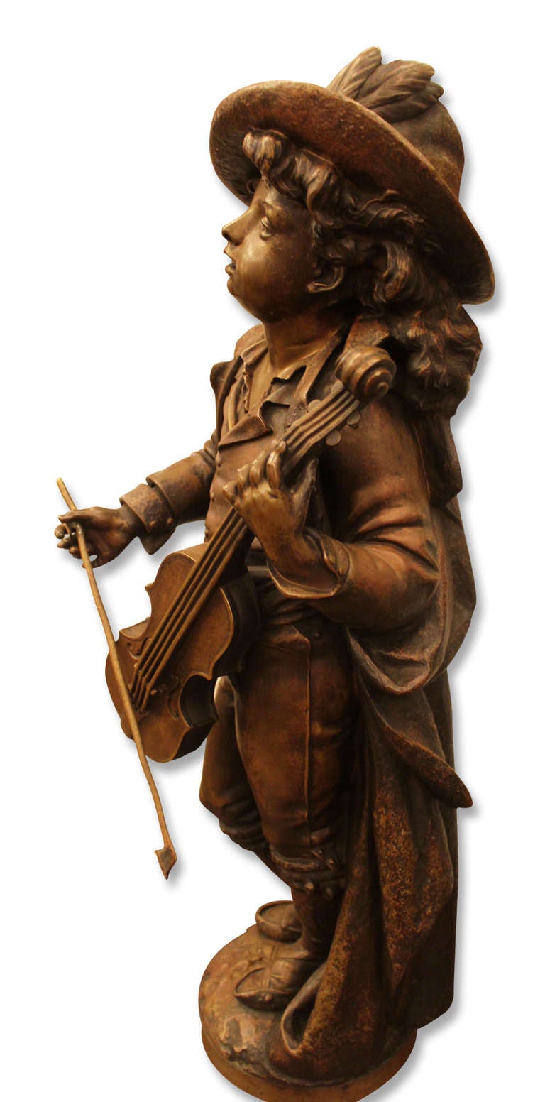 Français Joueur de violon en bronze avec patine d'origine par Adolph Maubach 19ème siècle  en vente