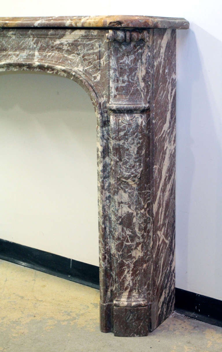 Mantello in marmo Luigi XV Antique Royale In condizioni buone in vendita a New York, NY