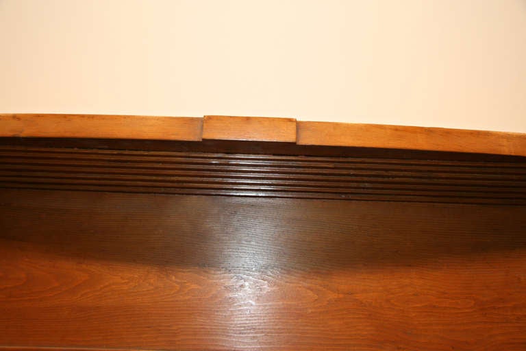 Antique Federal Style Wooden Pine Mantel In Excellent Condition In New York, NY