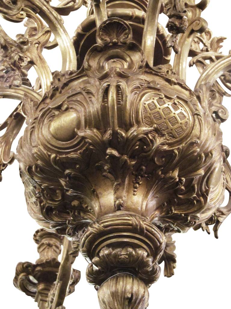 1930s Grand Scale French Bronze Chandelier with 18 Lights In Excellent Condition In New York, NY