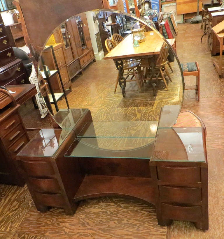 1930s vanity with round mirror