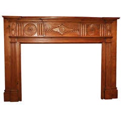 Cheminée d'art populaire américaine ancienne en pin sculpté des débuts