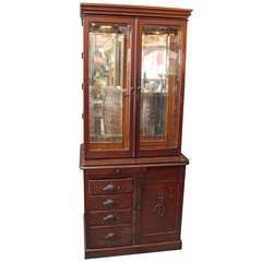 Ancienne armoire dentaire en bois fin