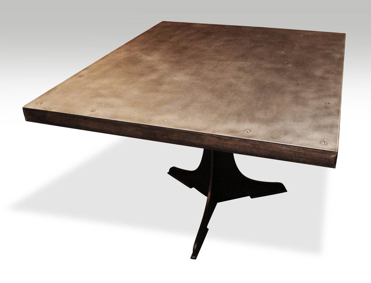 American Hot Rolled Steel Top Table with Welded Steel Tripod Pedestal