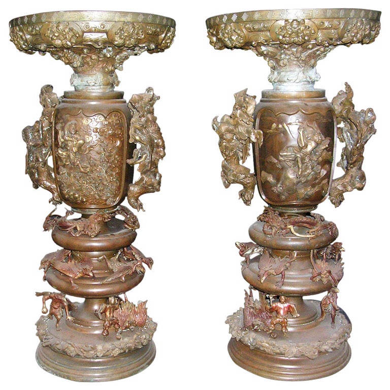 1880s Pair of Bronze Japanese Urns For Sale at 1stDibs