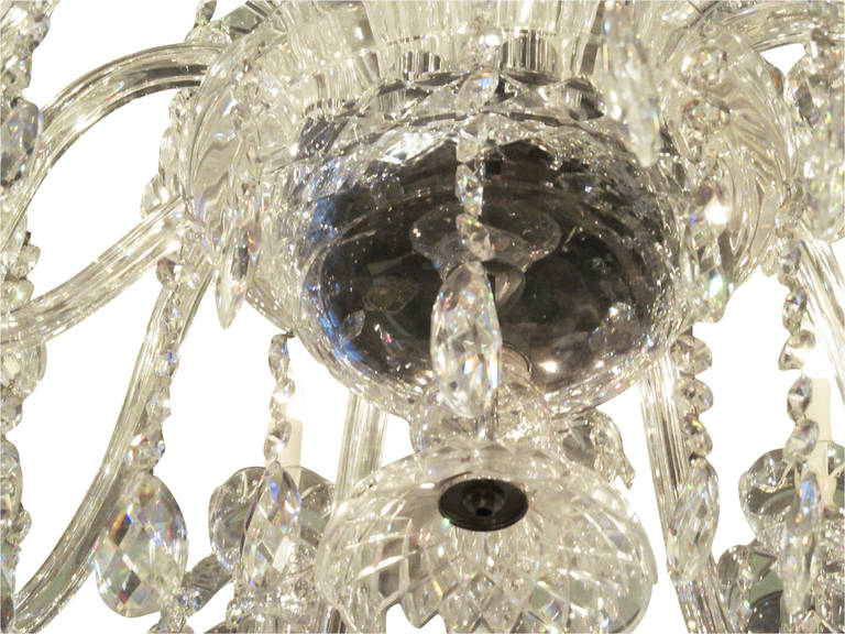 Élégant lustre en cristal Waterford des années 1960 avec 15 lumières Excellent état à New York, NY