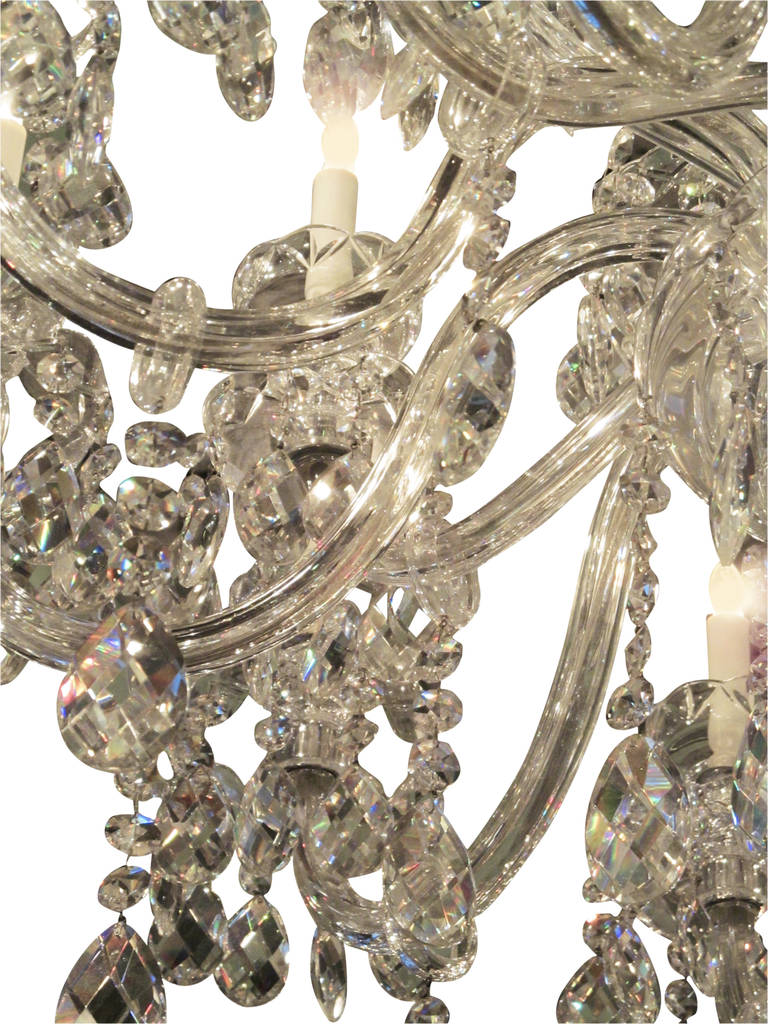Milieu du XXe siècle Élégant lustre en cristal Waterford des années 1960 avec 15 lumières