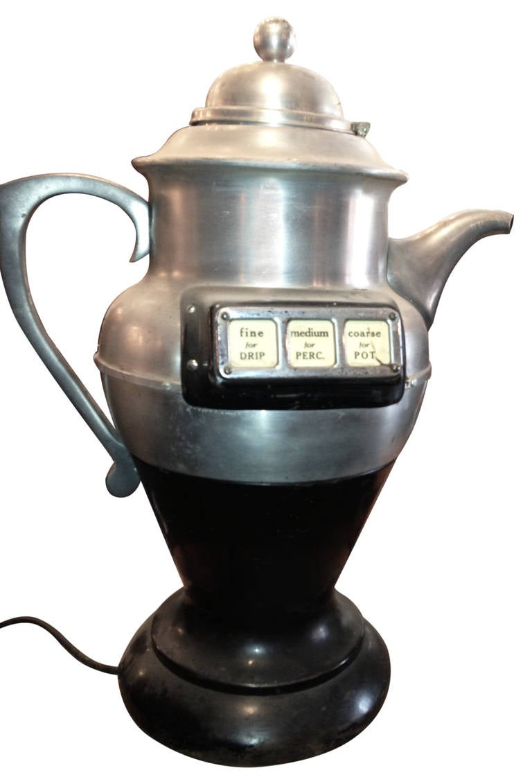 Milieu du XXe siècle Moulin à café Art Déco rare et unique de 1936