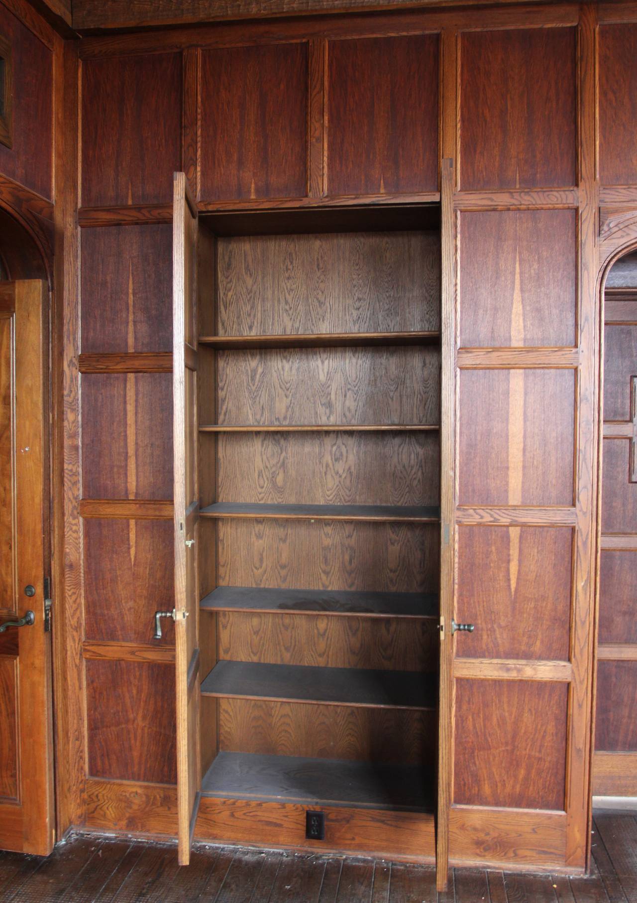1905 Chambre à panneaux en chêne de style Tudor anglais de Two Rivers, Wisconsin 1