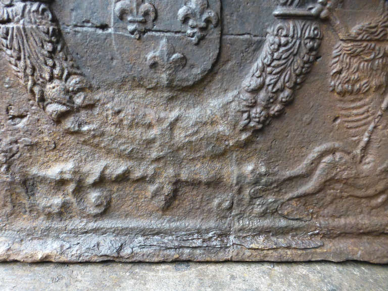 Arms of France Fireback with the date 1600 In Good Condition In Amerongen, NL
