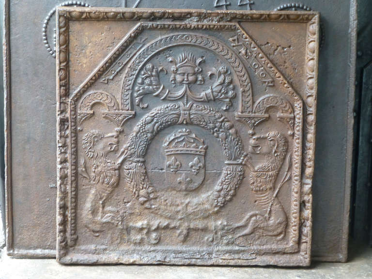 Early 17th century fireback with the coat of arms of the House of Bourbon, an originally French royal house that became a major dynasty in Europe. It delivered kings for Spain (Navarra), France, both Sicilies and Parma. Bourbon kings ruled France