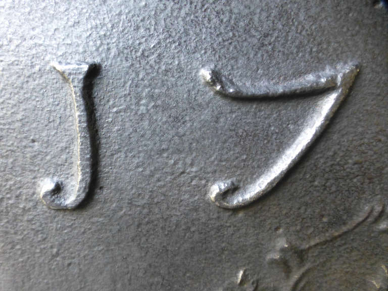 Fer Grande plaque de cheminée / crédence avec armoiries de France avec piliers, datée de 1779 en vente