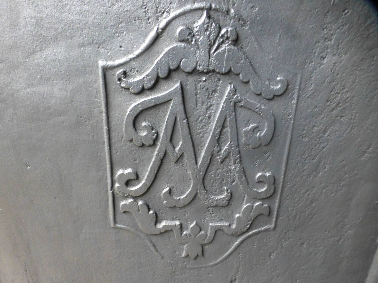 18th Century French Fireback with Monogram dated 1731 In Good Condition In Amerongen, NL