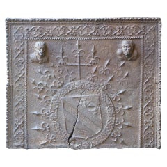 Plaque de cheminée à bras gothique du 16ème siècle