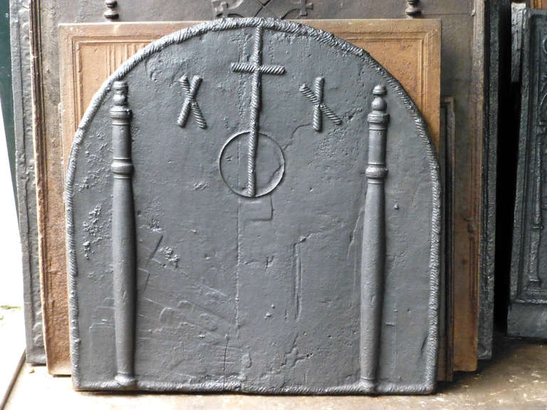 Gothic fireback from the early days of the casting of firebacks. Pillars with two crosses and an orb.

This product weighs more than 65 kg / 143 lbs. All our products that weigh 66 kg / 146 lbs or more are shipped as standard door-to-door freight.