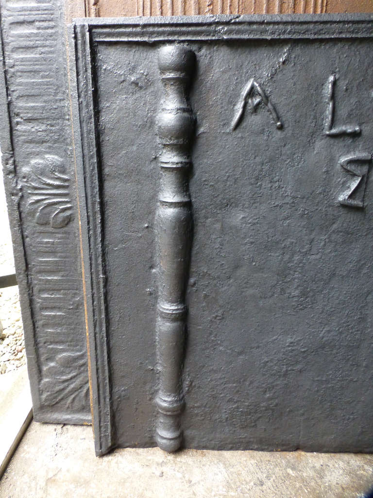 18th Century French Pillars Fireback In Good Condition In Amerongen, NL