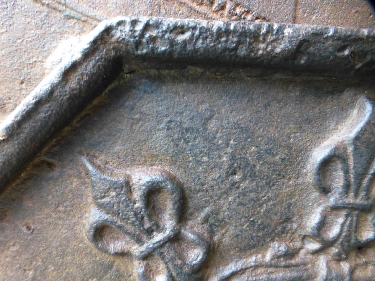 17th - 18th Century Arms of France Fireback In Good Condition In Amerongen, NL