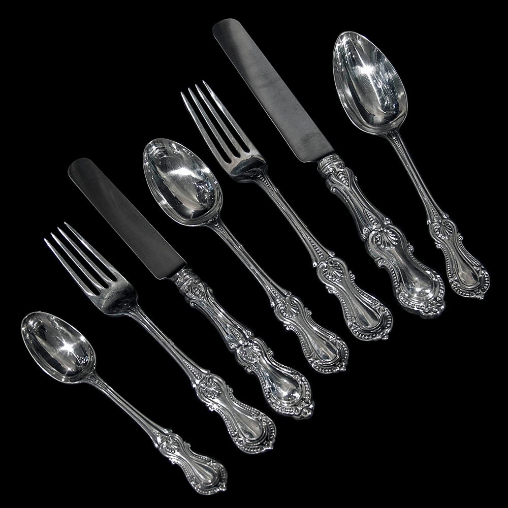 A very comprehensive and rare Elkington canteen of silver Rich Bead pattern cutlery in original 5 drawer oak canteen box.

Elkington produced wonderful silverware including flatware, hollow ware, display items, pens, jewelry and table ware. Besides
