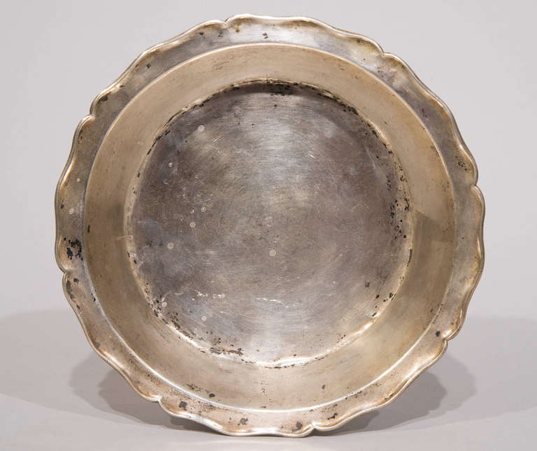An equisite silver piece from Bolivia, this luxury (fuente) serving-dish measures 1.5 inches deep and 9 inches in diameter. It weighs 12 ounces (340.2 grams) and is finely crafted with sophisticated annealing and hammering techniques.