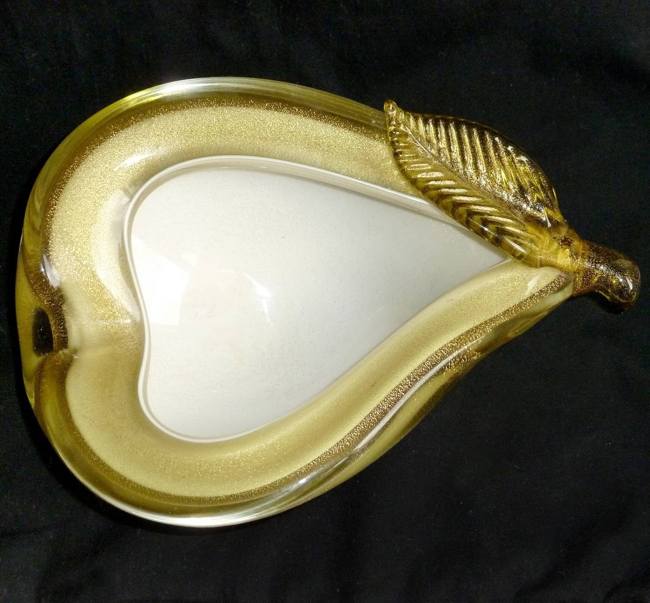 Alfredo Barbini Murano Green Apple Pear Gold Flecks Italian Art Glass Bowls In Excellent Condition In Kissimmee, FL
