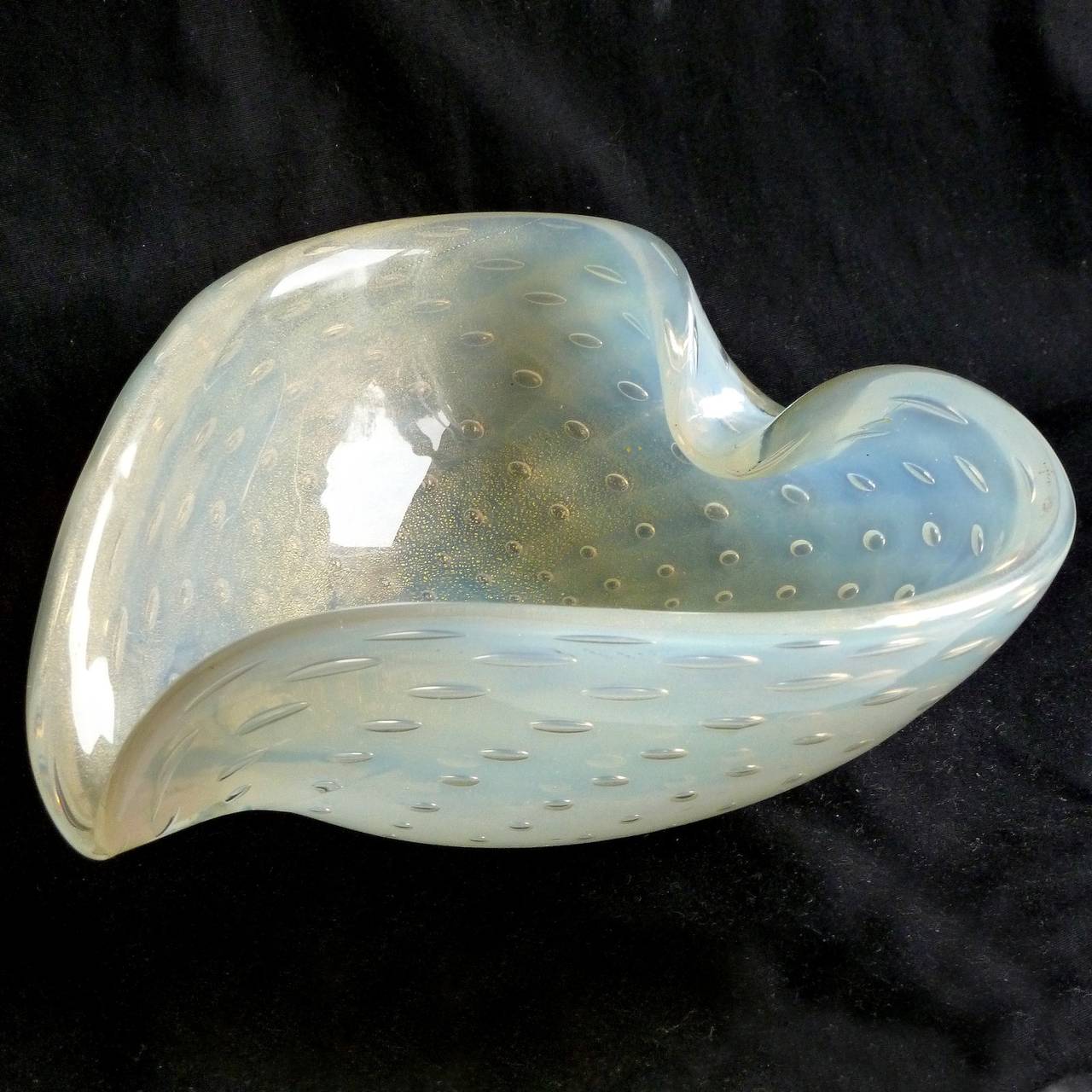 FREE Shipping Worldwide! See details below description.

Elegant Murano Hand Blown White Opalescent, Controlled Bubbles and Gold Flecks Art Glass Heart Shape Bowl. Created in the manner of designers Archimede Seguso and Alfredo Barbini. Fairly